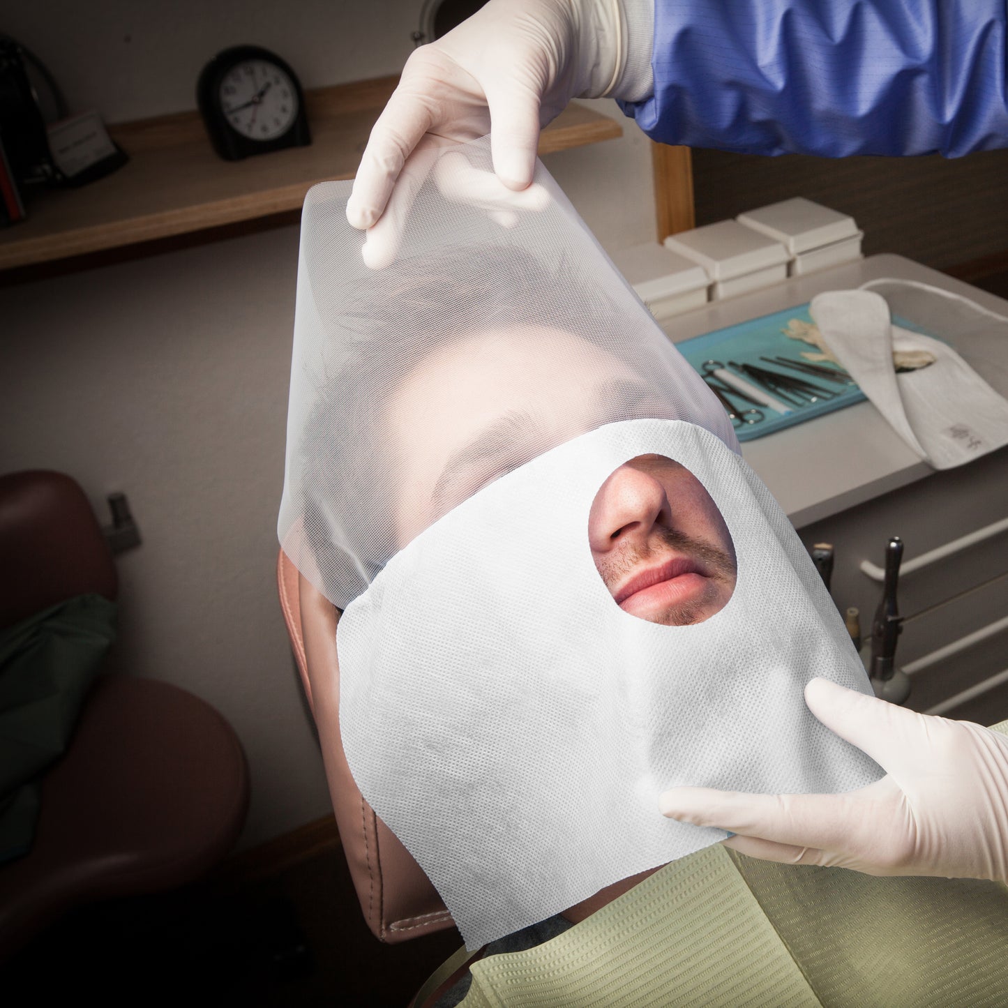 Disposable Face Drapes with Viewing Mesh – Clean, Comfortable Coverage for Light-Duty Use (50 / pack)
